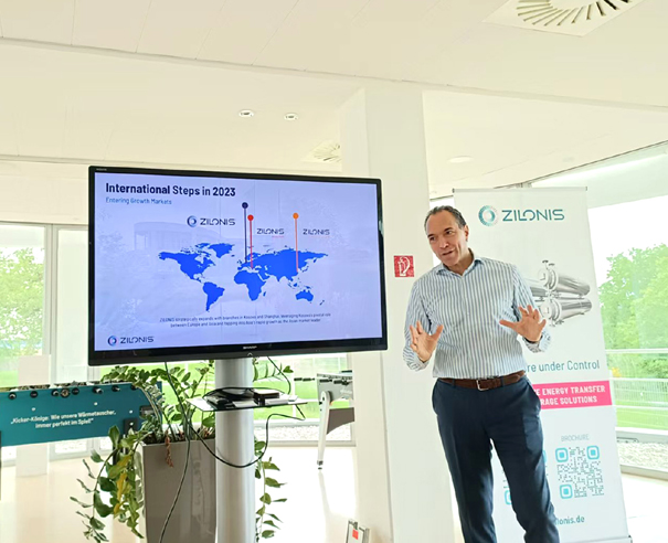 2024德國zilonis交流現(xiàn)場-ceo-縮小.jpg 2024德國zilonis交流現(xiàn)場-ceo-縮小.jpg